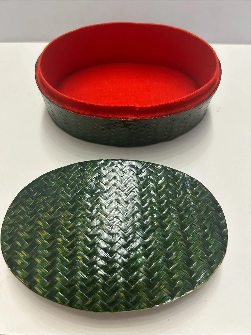 Vintage Green Oval Lacquered Woven Straw Trinket Box - Red Fabric Lined